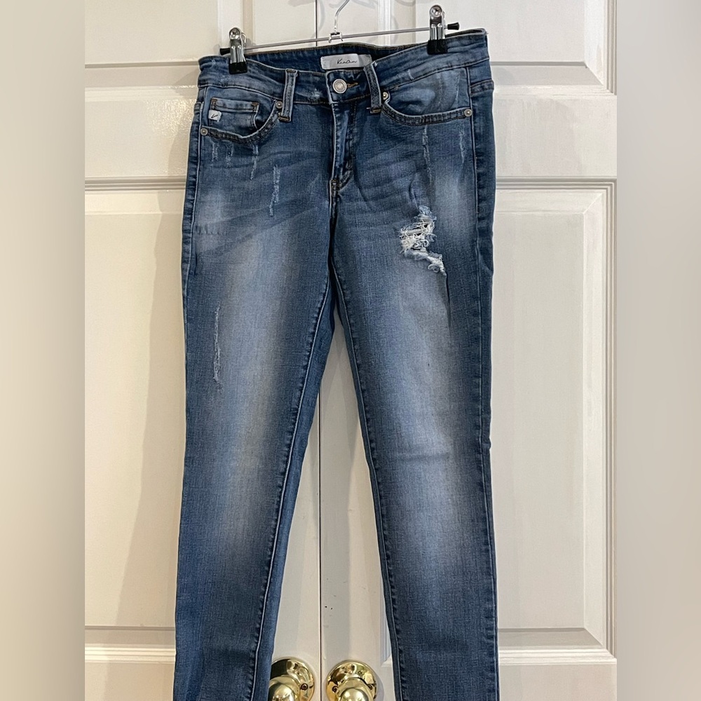 KanCan Women's Distressed Blue Jeans size 7/27